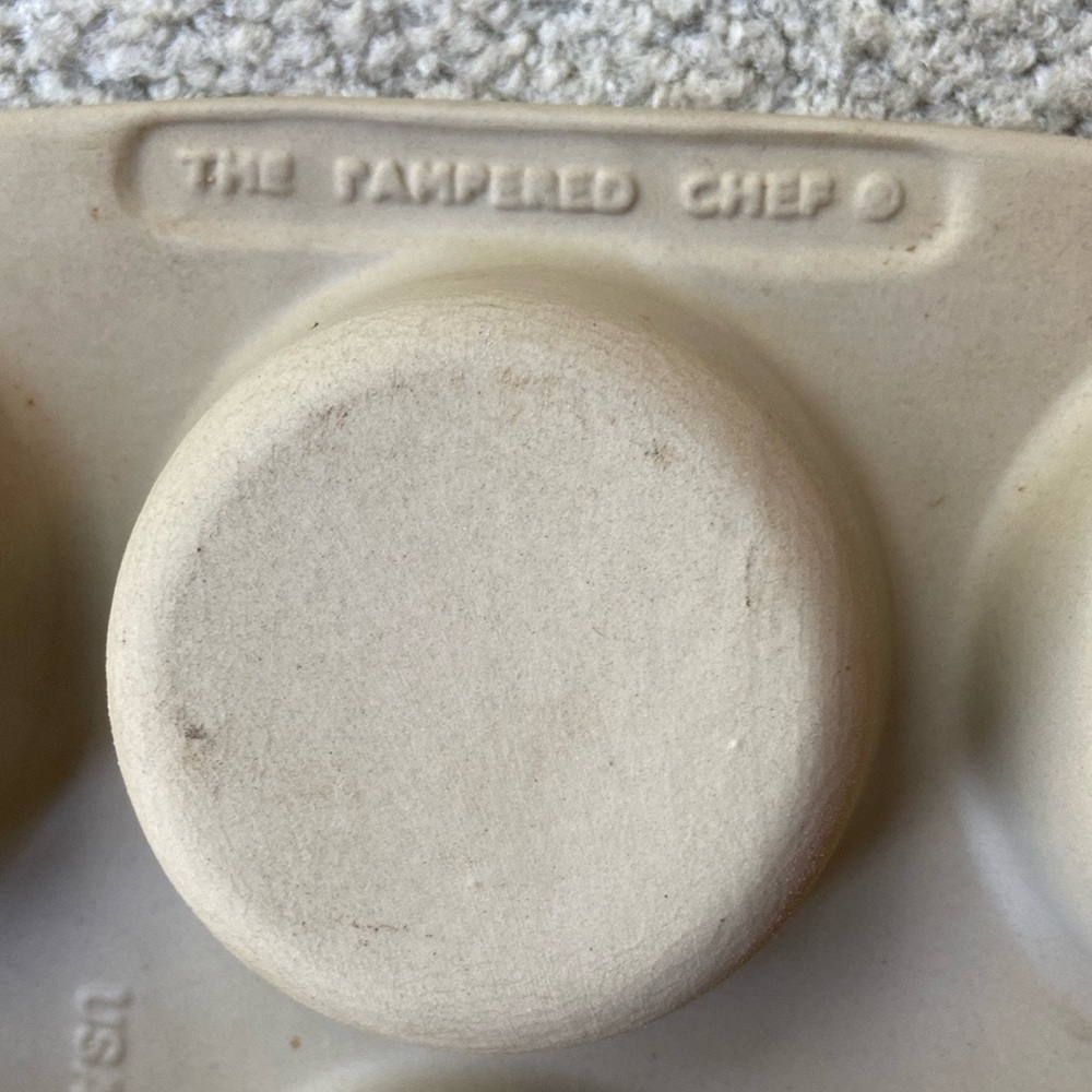 🪷Pampered Chef Family Heritage Stoneware Muffin Cupcake Pan Discontinued RARE - Picture 3 of 9